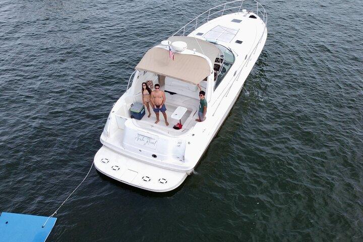 Vermietung einer 50-Fuß-Luxusyacht in Miami Beach – mit Kapitän, Spaß und Party!