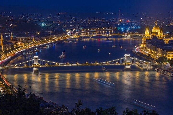 Private Tour von Bratislava-Wien nach Budapest