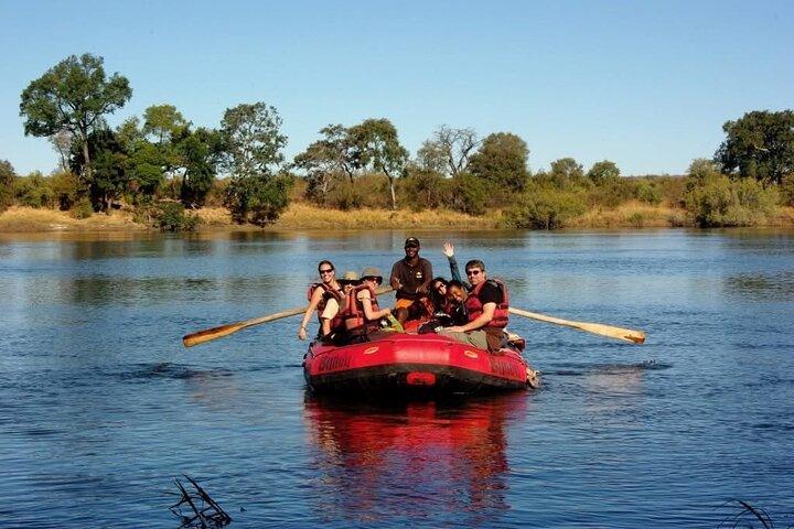 Zambezi River Float com Game Drive e White Rhino Safari