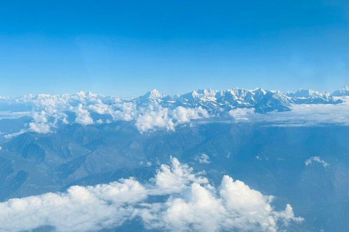エベレストの絶景をヒマラヤ上空で山岳飛行＆もっと