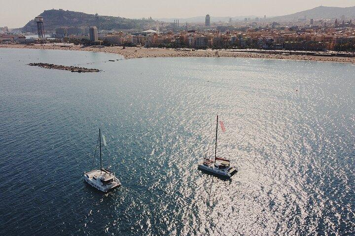 Crociera in catamarano al tramonto a Barcellona