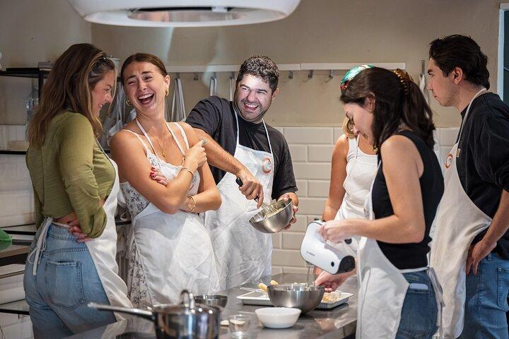 Clase práctica de cocina de pasta en Florencia con pizza opcional