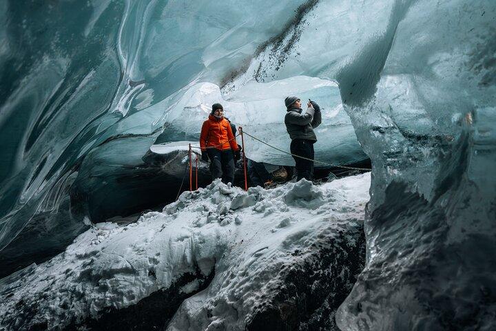 Gyllene Cirkeln och Ice Cave Tour i Monster Truck från Reykjavik