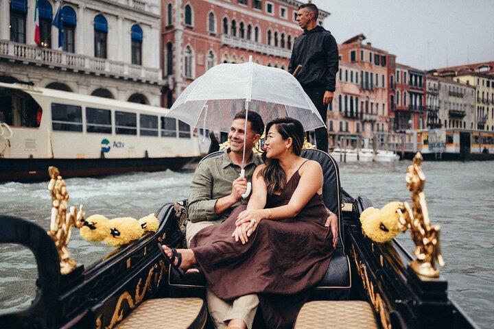 Privates Fotoshooting in Venedig mit Gondelfahrt inklusive