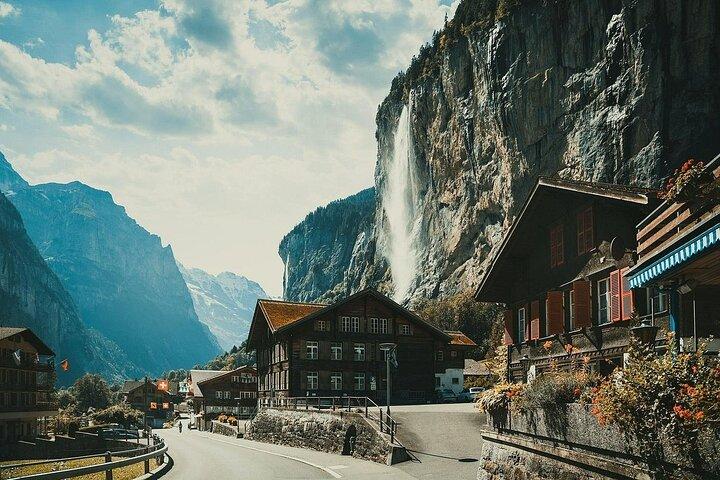 Tour de um dia pelas Cataratas do Vale de Lauterbrunnen Zurique Lucerna Coach