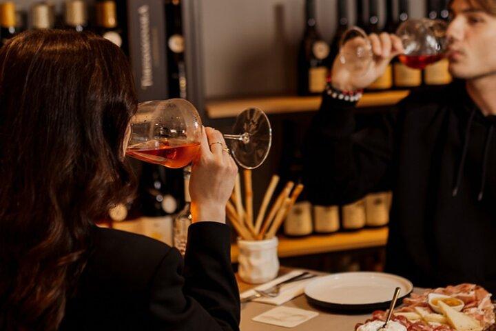バーリ市内中心部のフードペアリングでワインテイスティング