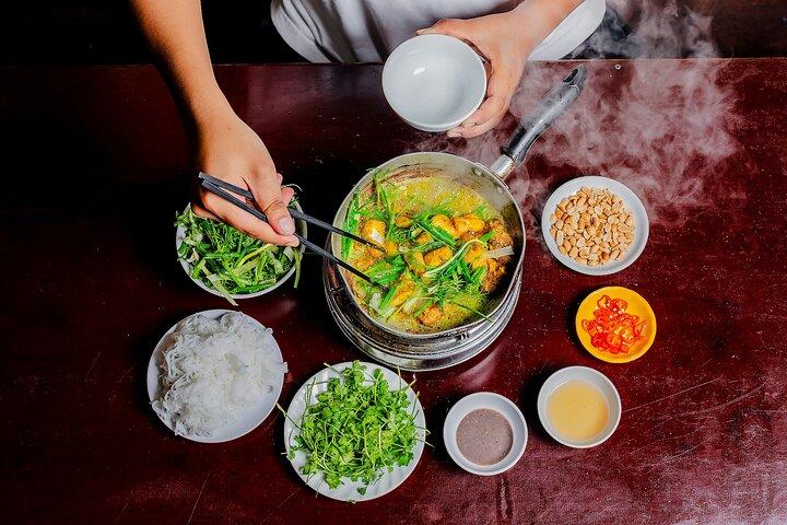 Tour gastronomico di Hanoi affamato con 15 + degustazioni