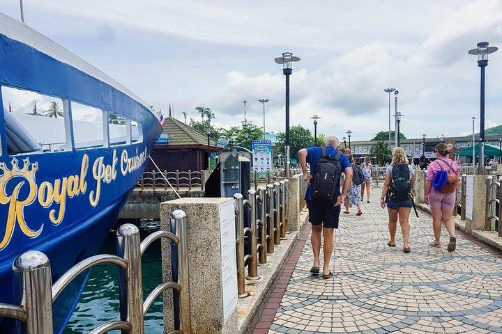 Phuket to Phi Phi Ferry Transfer with Relaxing Island Round Trip