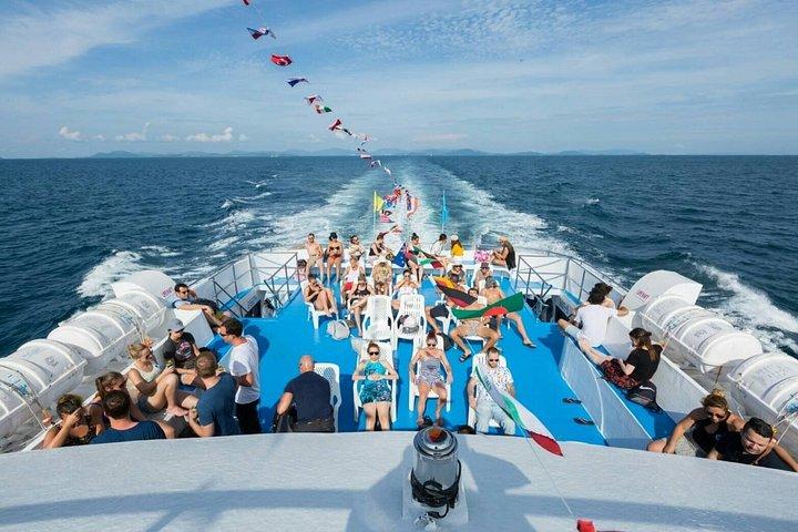 Phuket to Phi Phi Ferry Transfer with Relaxing Island Round Trip