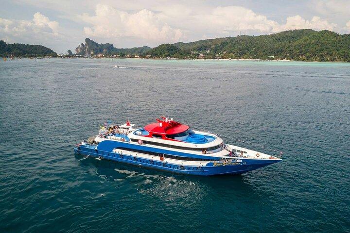 Phuket para Phi Phi Ferry ida e volta transferência com relaxamento na praia