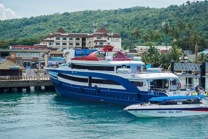 Phuket to Phi Phi Ferry Transfer with Relaxing Island Round Trip