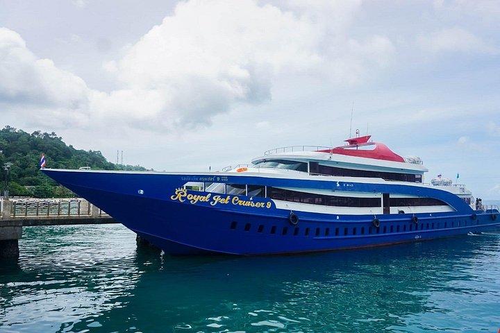 Phuket to Phi Phi Ferry Transfer with Relaxing Island Round Trip