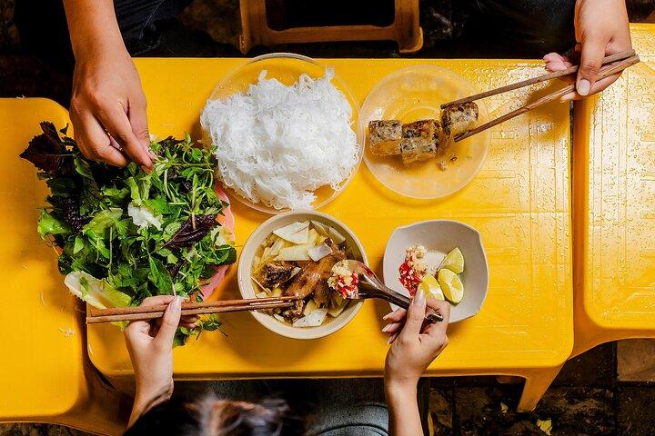 Hanoi skymningsmatstur med 15 + provningar