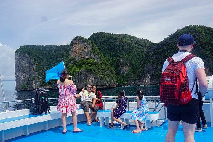 Phuket to Phi Phi Ferry Round Trip Transfer with Beach Relaxation