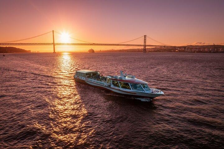 Cruzeiro Lisbon Sunset com bebida de boas-vindas e lanche incluído