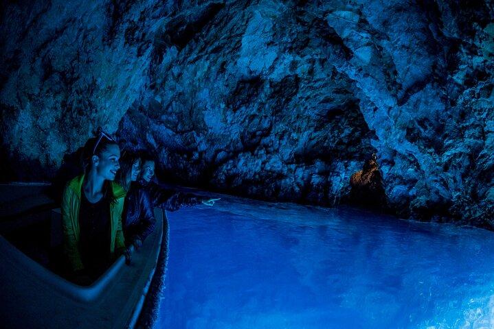 Blue Cave 5 Islands fuld dagstur med komfortabel båd