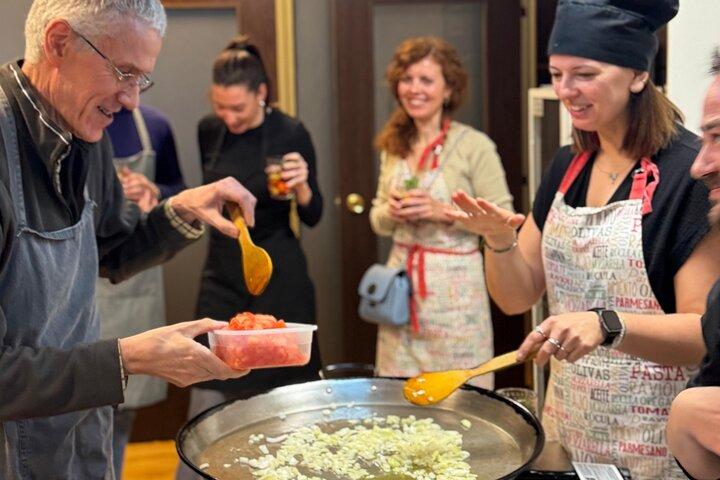 Paella-Workshop mit unbegrenzter Sangria im Zentrum von Madrid