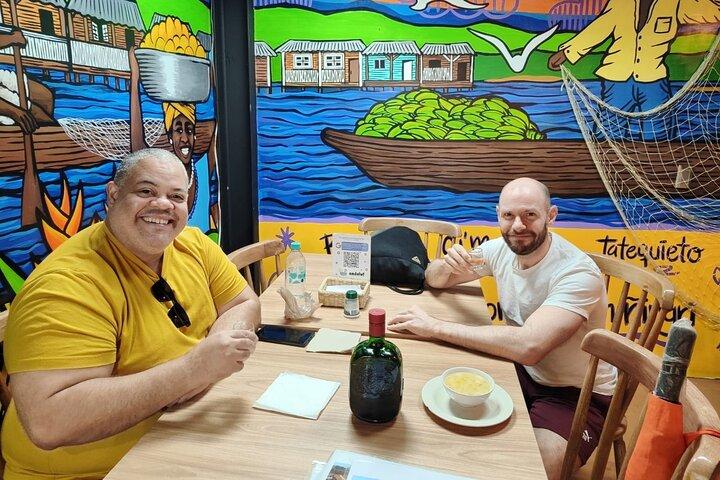メデジンで味わう屋台料理ツアー