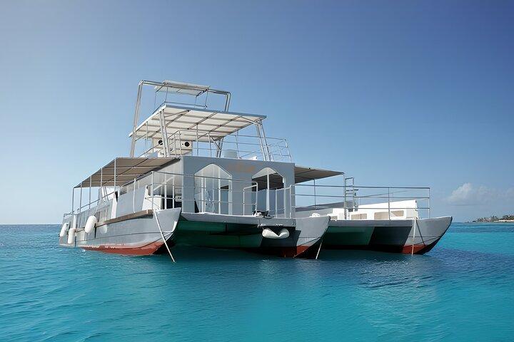 Punta Cana Private Mega Catamaran Tour com snorkeling e bar