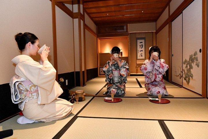 京都おりづるや祇園で着物の茶道体験