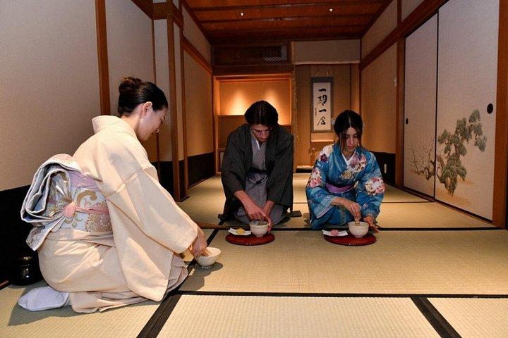 京都おりづるや祇園で着物の茶道体験