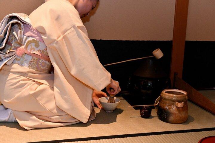 京都おりづるや祇園で着物の茶道体験