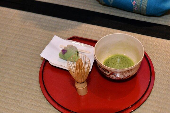 京都おりづるや祇園で着物の茶道体験