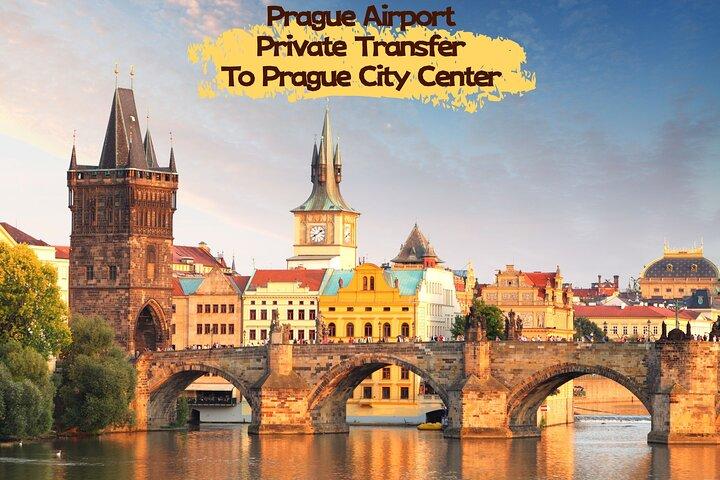 Transporte privado de um caminho para o centro da cidade de Praga