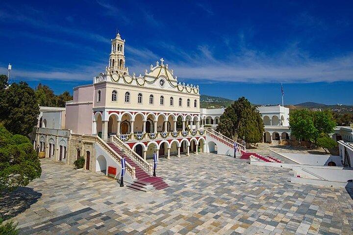 Isla de Tinos y Iglesia de Panagia desde Atenas