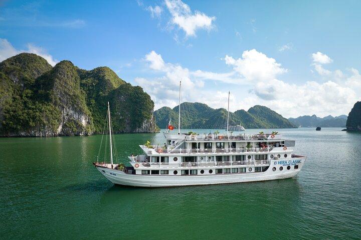Crociera classica Halong Bay 2D1N da Hanoi con rustico balcone