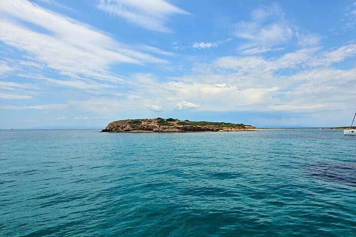 Athens Private Cruise with Meal, Open Bar & Transfer