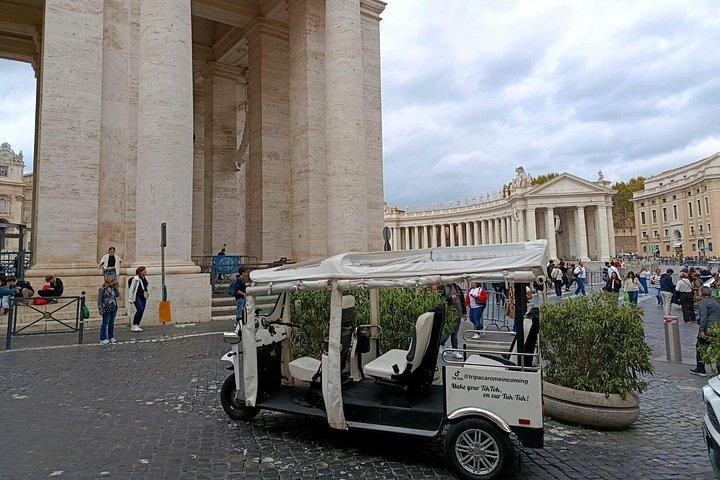 ローマの電動トゥクトゥクでのプライベートEツアー