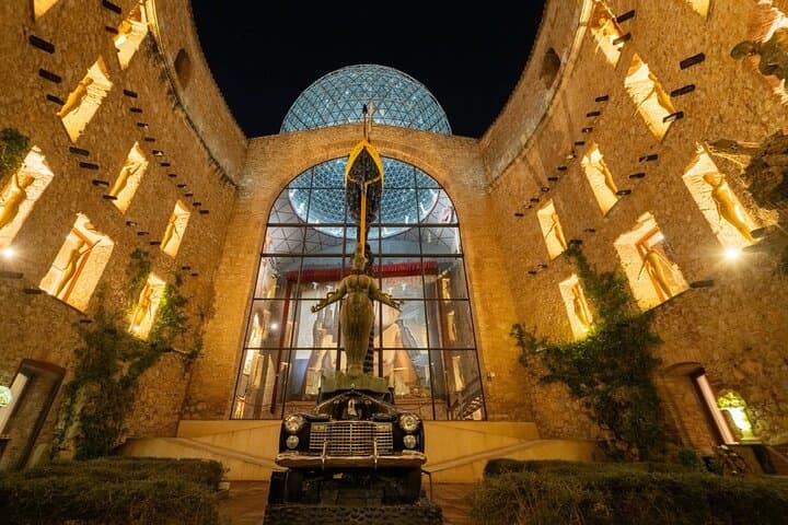Private Dalí Tour: Museum, Cadaques House from Barcelona Pick up