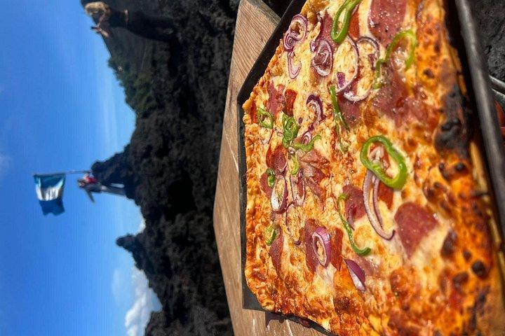 パカヤ火山へのハイキングとピザ体験
