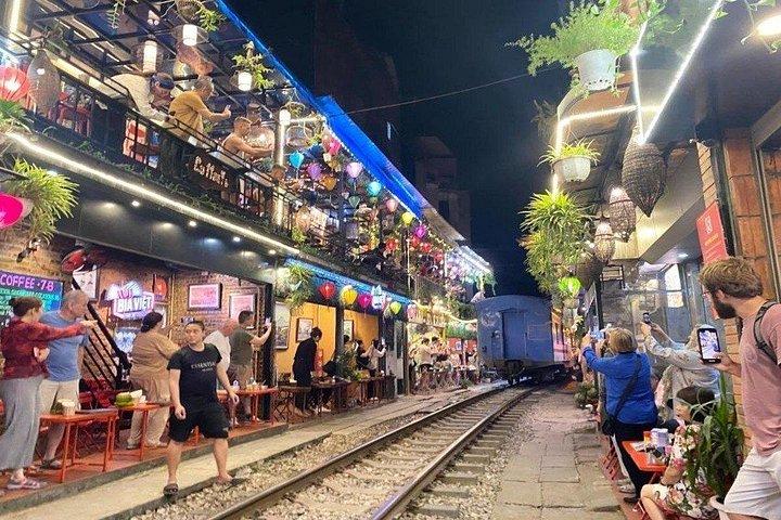 プライベートハノイウォーキングツアー：地元の隠れた名所と電車通り