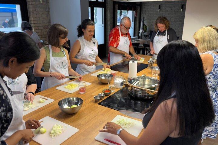 Visita ao mercado de Budapeste e aula de cozinha em casa com chefs e Guia locais