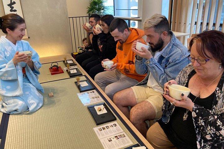 原宿での抹茶作り体験とお茶会
