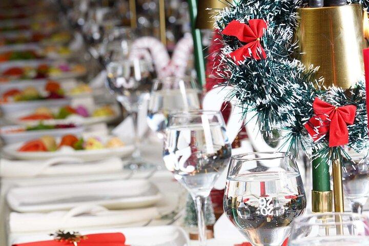 Istanbul: New Year's Eve Bosphorus Cruise with Dinner Shows