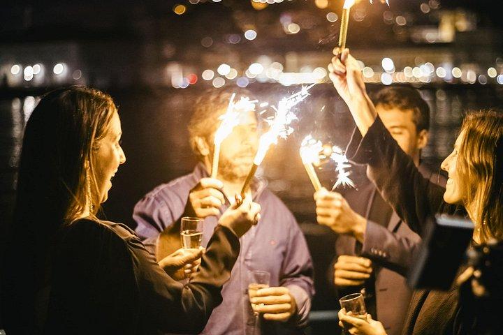 リスボン：船上でドリンク、軽食、花火を楽しみながら過ごす大晦日。