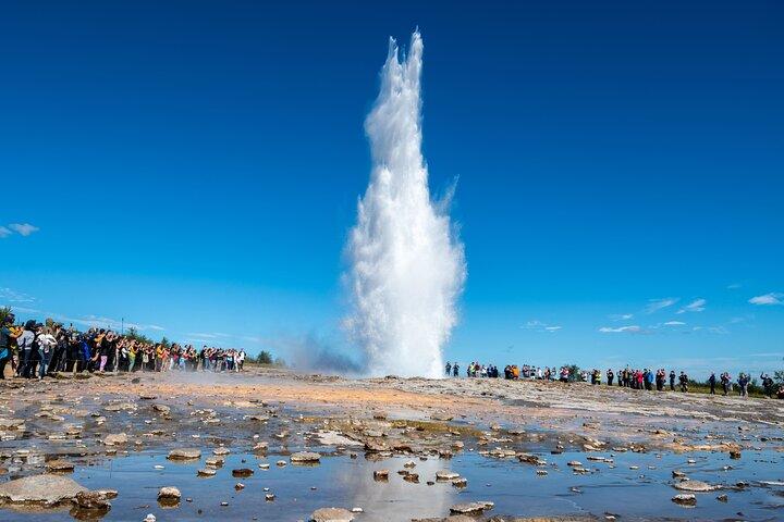 3 - アイスランド小グループウェルネスツアー:ラグーン間欠泉&火山