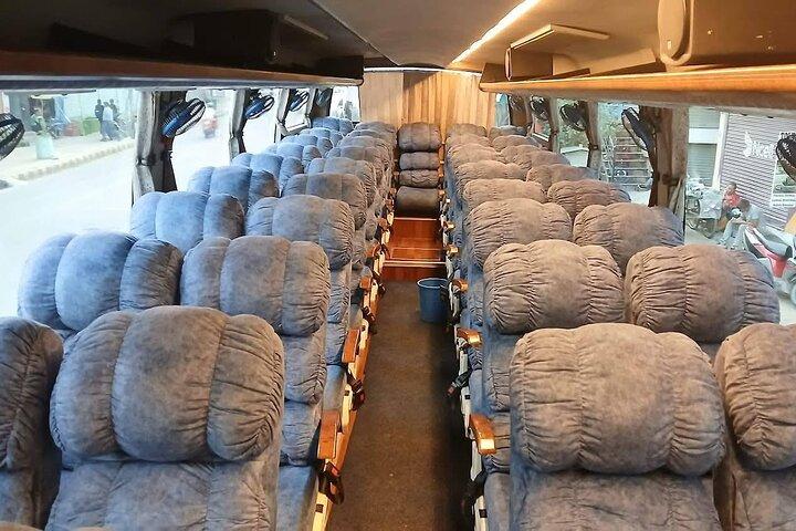 Pokhara nach Chitwan Tourist Bus Sofasitz