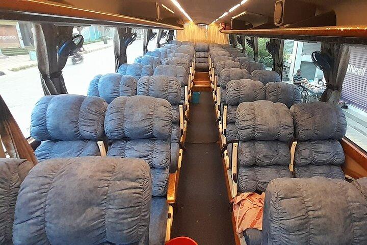 Pokhara nach Chitwan Tourist Bus Sofasitz