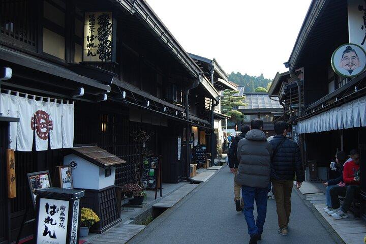 高山旧市街と歴史通りを巡るウォーキングツアー