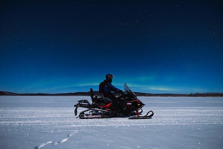 Von Kiruna : Aurora Schneemobil Abenteuer