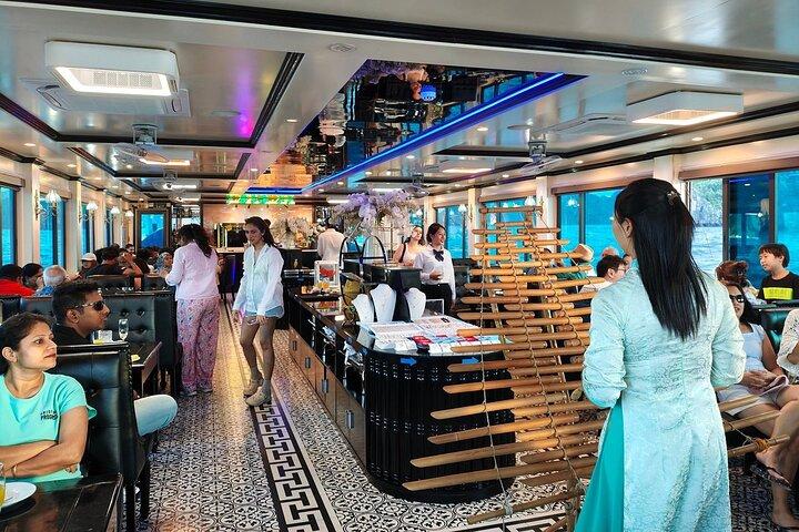 6 - Uur Traditionele Ha Long Bay Cruise Van Tuan Chau Port