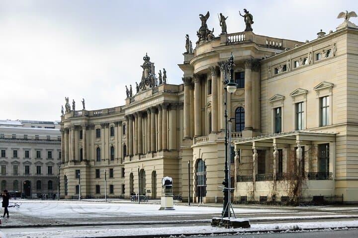 Berlin Audio Guided Walking Tour 2h40 and 30 Audio Comments