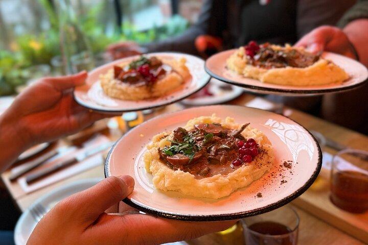 5つの試食と秘伝の料理で巡るオスロガイド付きフードツアー