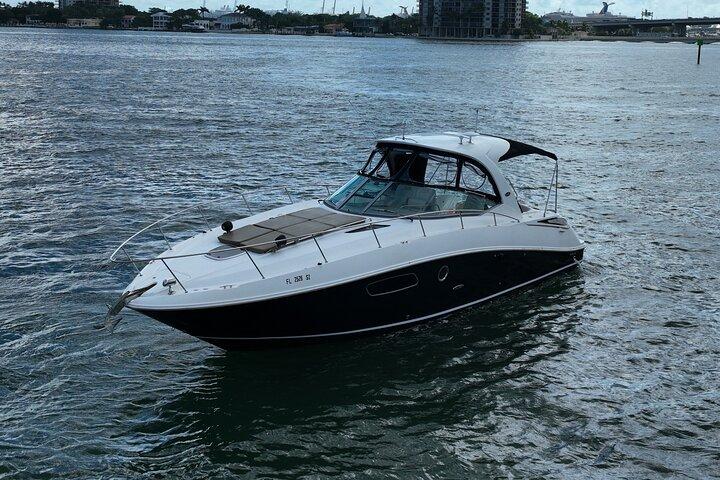 37 Ft Yachtverleih für 2 oder 4 Stunden, Bluetooth, In der Miami Bay