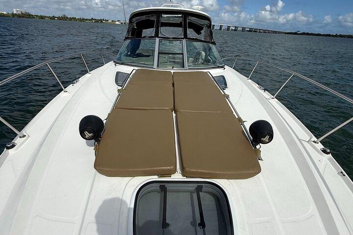 37 Ft Yachtverleih für 2 oder 4 Stunden, Bluetooth, In der Miami Bay