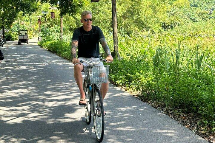 Luxury Private Tour: Hoa Lu, Tam Coc, Bich Dong, Scenic Cycling